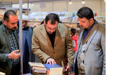 مكتبة الروضة الحيدرية ترفد أقسامها بآلاف الكتب والعناوين من معرض بغداد الدولي
