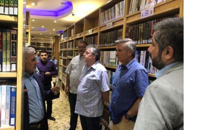  وفد أساتذة من كندا يزور مكتبة الروضة الحيدرية ويبدي إعجابه بتنوع المصادر