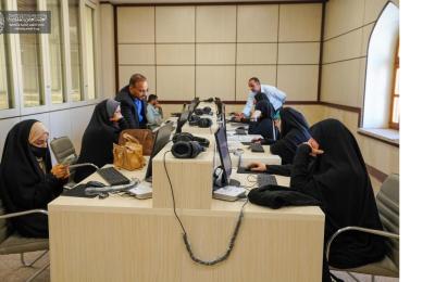 وفد من طلبة كلية الفقه في جامعة الكوفة يزور مكتبة الروضة الحيدرية