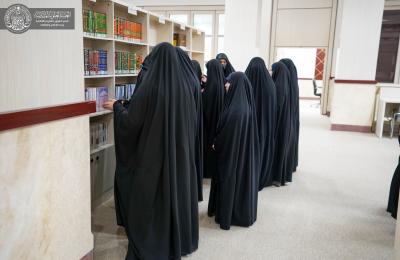  طالبات الإعداديات الإسلامية في العتبة العلوية المقدسة يقمنَ بجولة في أروقة مكتبة الروضة الحيدرية