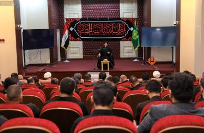 إحياءً لذكرى شهادة الإمام زين العابدين وسيد الساجدين (عليه السلام) قسم الشؤون الفكرية والثقافية يقيم مجلس عزاء