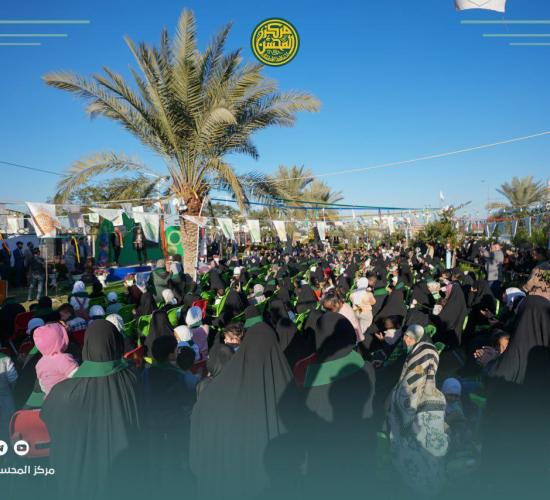 مركز المُحسن لثقافة الأطفال يفتح ذراعيهِ ليستقبل الأطفال المهنئين بيوم المبعث النبويِّ الشريف على حدائقِ يعسوب الدين، وقُدّمت لهم فقرات متنوعة وجميلة تخص المناسبة العطرة