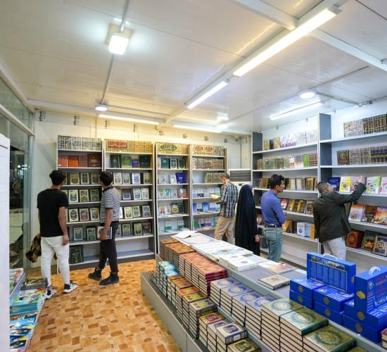 معرض الكتاب الدائم في العتبة العلوية المقدسة يشهد تنوع الكتب العلمية والثقافية والدينية وتفاسير المصحف الشريف وإصدارات العتبة العلوية المقدسة والمجلات العلمية المحكمة
