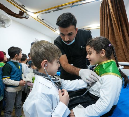 زيارةُ رَوضةِ أحبابِ الأَميرِ (عليهِ السلامُ ) إلى مركزِ الشِّفاءِ التابعِ للعتبةِ العلويَّة المقدَّسةِ