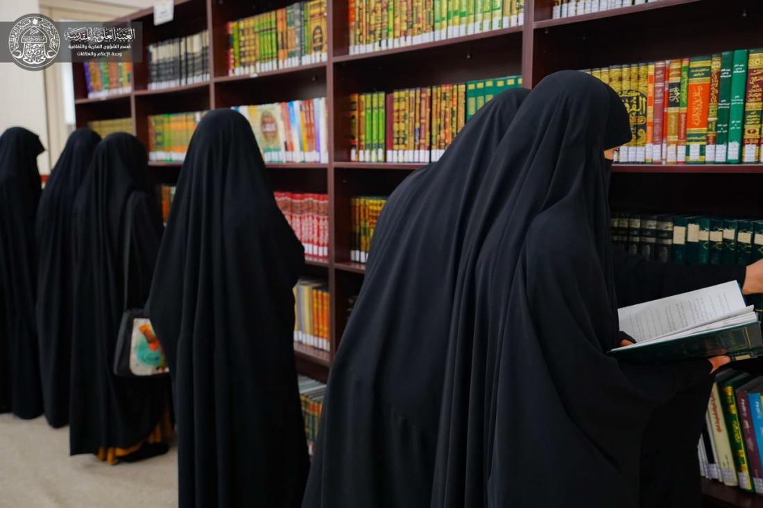 وفد من طالبات جامعات ومعاهد محافظة النجف الأشرف يزور مكتبة الروضة الحيدرية النسوية في العتبة العلوية المقدسة | 
