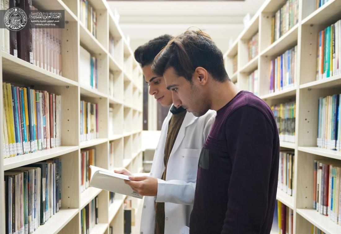  وفد من أساتذة وطلبة كلية العلوم في جامعة الكوفة يزور مكتبة الروضة الحيدرية ومعرض شعبة التراث في قسم الشؤون الفكرية والثقافية في العتبة العلوية المقدسة | 