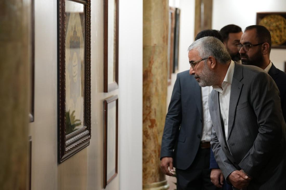ضمن فعاليات أسبوع الغدير الدولي الثالث عشر .. الأمين العام للعتبة العلوية المقدسة يفتتح معرض اللوحات الفنية | 