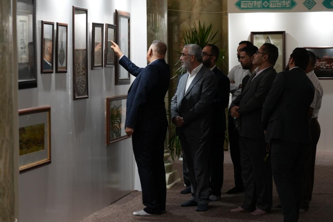 ضمن فعاليات أسبوع الغدير الدولي الثالث عشر .. الأمين العام للعتبة العلوية المقدسة يفتتح معرض اللوحات الفنية | 