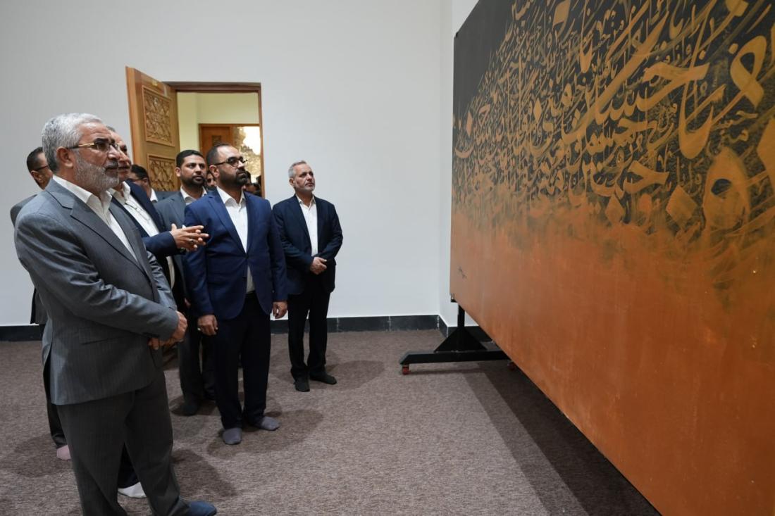 ضمن فعاليات أسبوع الغدير الدولي الثالث عشر .. الأمين العام للعتبة العلوية المقدسة يفتتح معرض اللوحات الفنية | 
