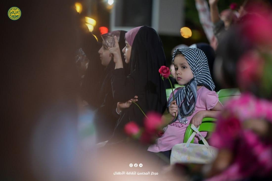 حضور حاشد مـن الزائرين الصغار وأَهاليهِم الكرام للمشاركة بِفعاليات منصة المحسن ضمن أُسبوع الصادقين | 