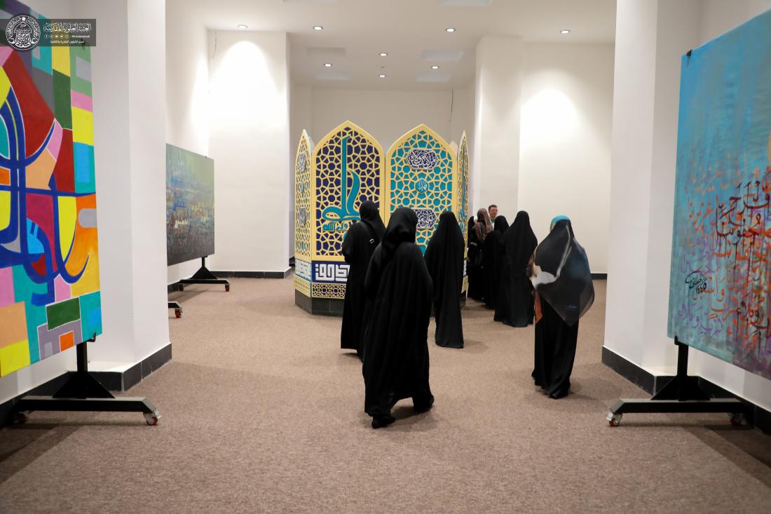 معرض العتبة العلوية المقدسة للفنون الإسلامية التشكيلية يستقبل الضيوف من العوائل اللبنانية. | 